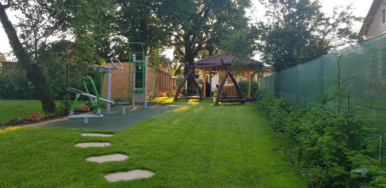 Liptovský Mikuláš Bungalov Komfort מראה חיצוני תמונה